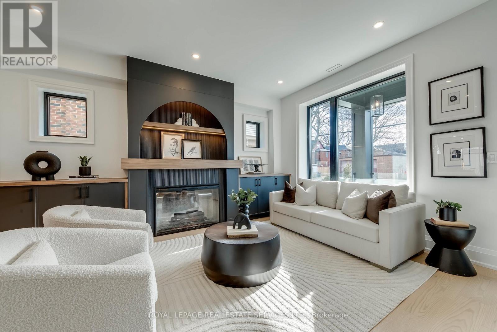 561 Durie Street, Toronto, Ontario  M6S 3H2 - Photo 4 - W12966818