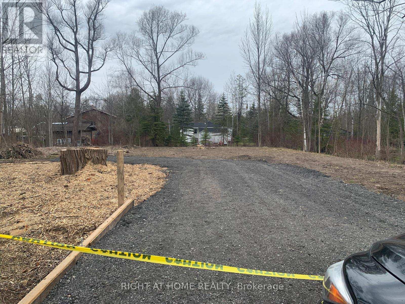 1052 Spruce Road, Innisfil, Ontario  L0L 1C0 - Photo 4 - N12969032