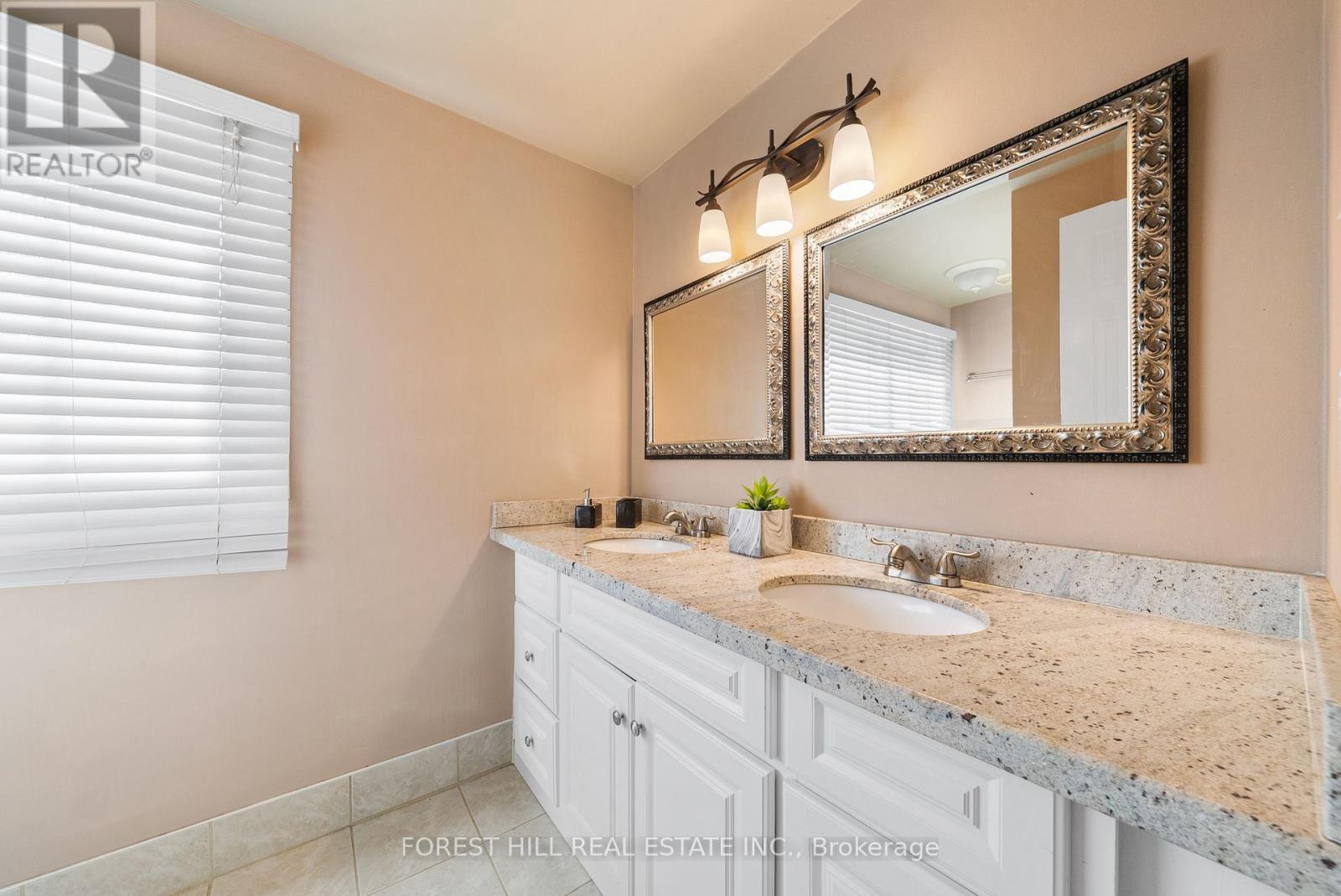 14 Valley Crescent, Aurora, Ontario  L4G 4S4 - Photo 36 - N12969034