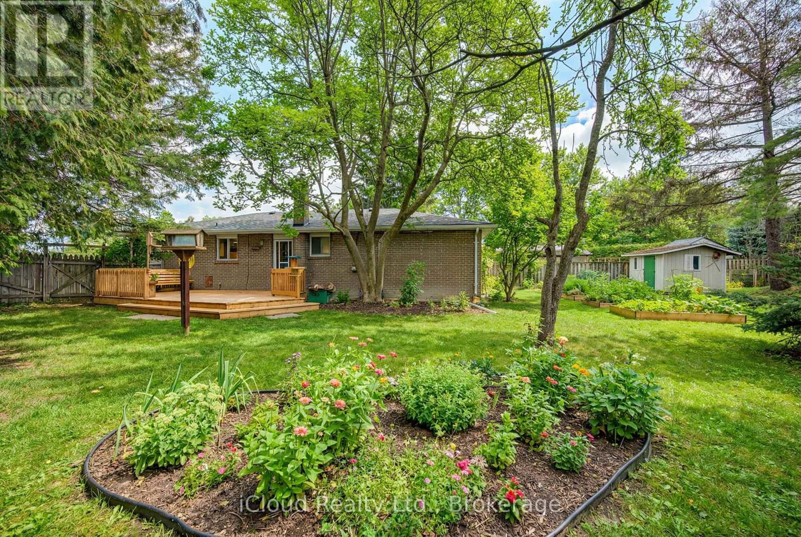 112 Eden Court, Newmarket, Ontario  L3Y 2X5 - Photo 3 - N12969052