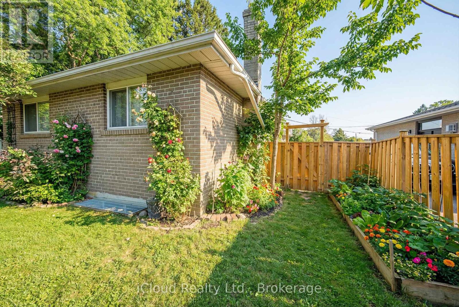 112 Eden Court, Newmarket, Ontario  L3Y 2X5 - Photo 36 - N12969052