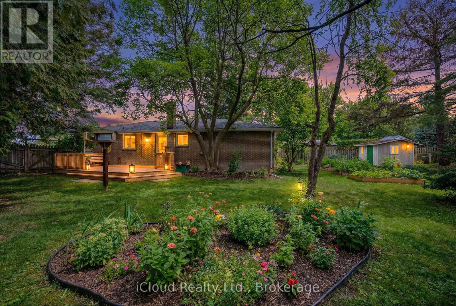 112 Eden Court, Newmarket, Ontario  L3Y 2X5 - Photo 4 - N12969052