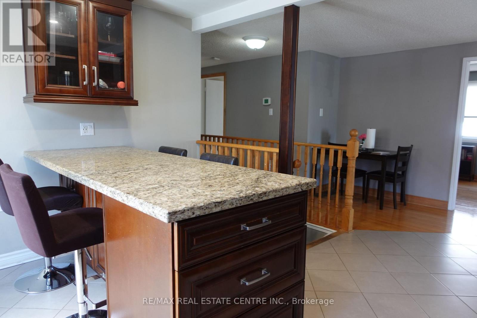 21 Maitland Drive, Barrie (Grove East), Ontario  L4M 5W1 - Photo 10 - S12969068