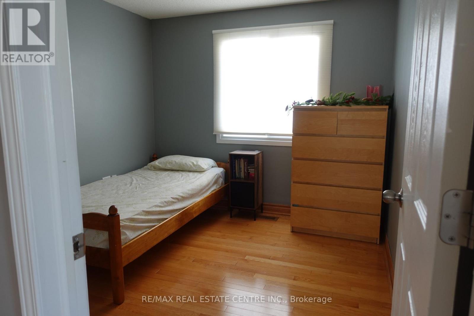 21 Maitland Drive, Barrie (Grove East), Ontario  L4M 5W1 - Photo 11 - S12969068