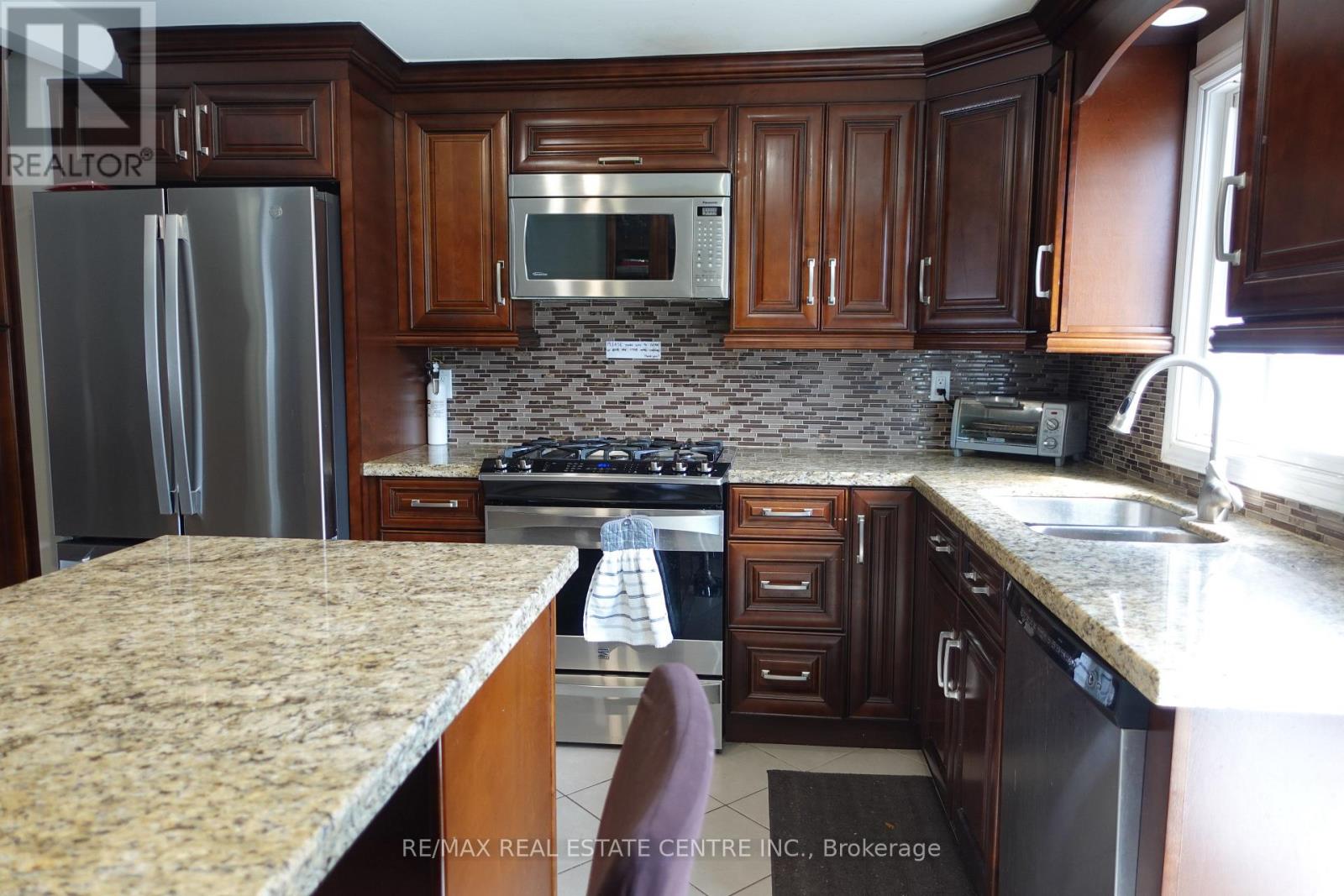 21 Maitland Drive, Barrie (Grove East), Ontario  L4M 5W1 - Photo 12 - S12969068