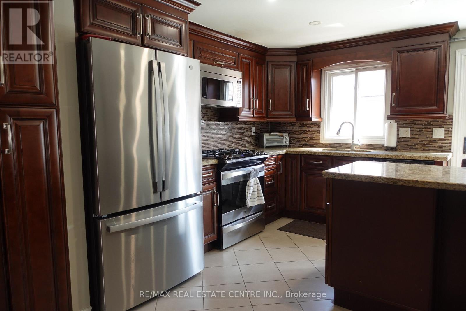 21 Maitland Drive, Barrie (Grove East), Ontario  L4M 5W1 - Photo 13 - S12969068