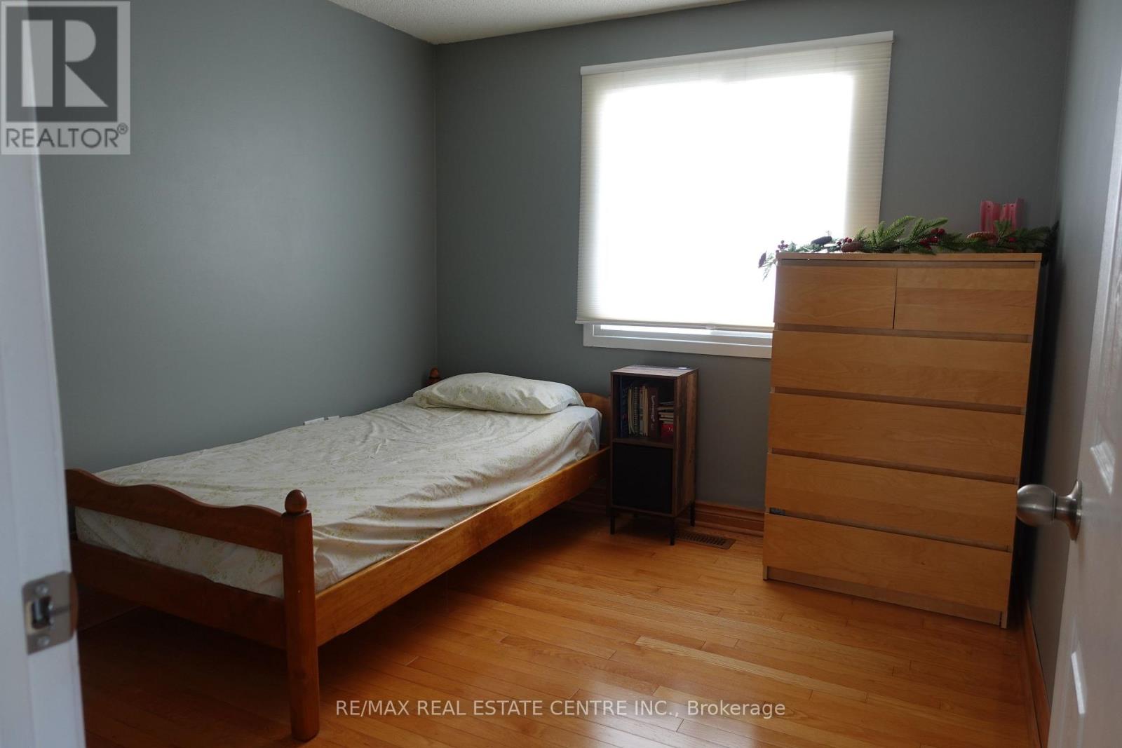 21 Maitland Drive, Barrie (Grove East), Ontario  L4M 5W1 - Photo 15 - S12969068