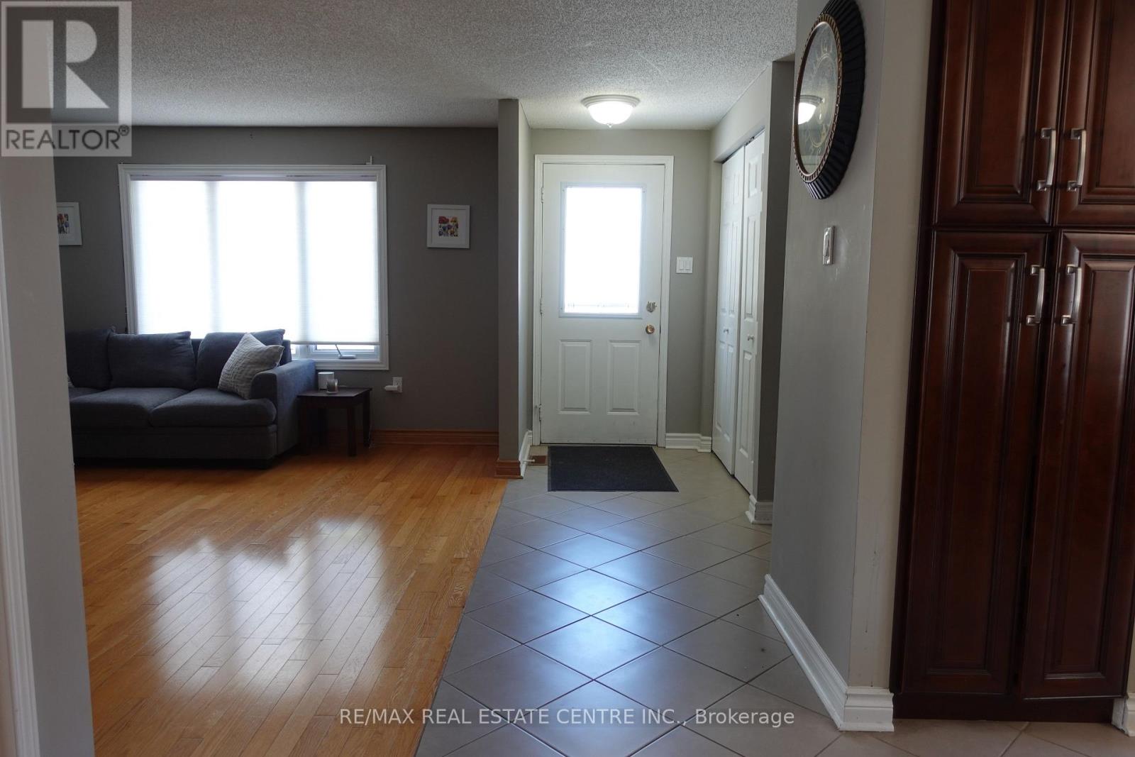 21 Maitland Drive, Barrie (Grove East), Ontario  L4M 5W1 - Photo 2 - S12969068