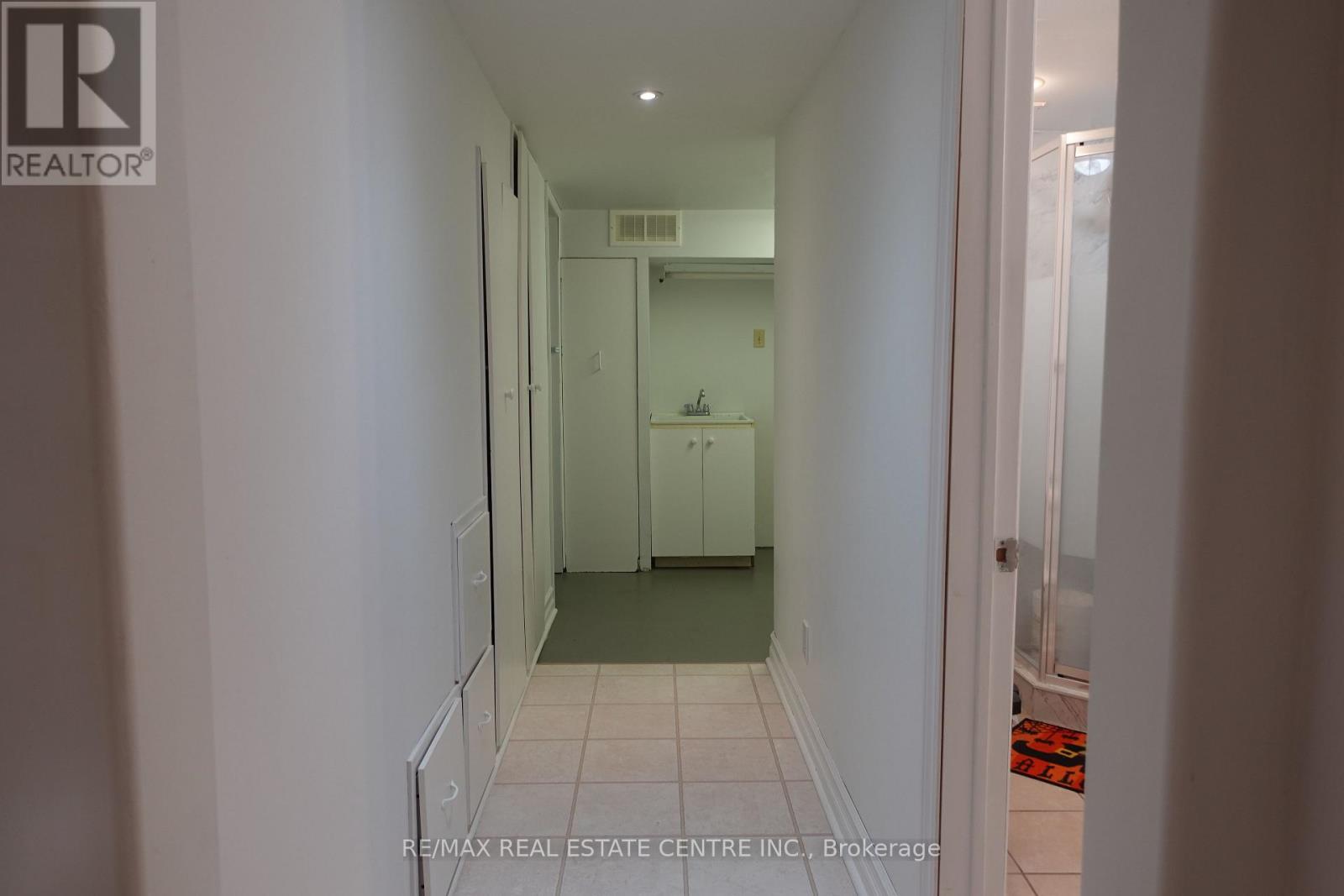 21 Maitland Drive, Barrie (Grove East), Ontario  L4M 5W1 - Photo 34 - S12969068