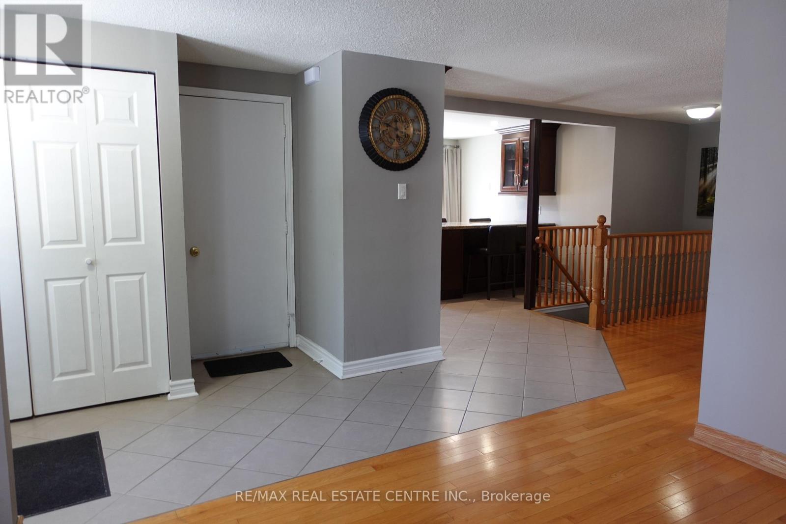 21 Maitland Drive, Barrie (Grove East), Ontario  L4M 5W1 - Photo 5 - S12969068