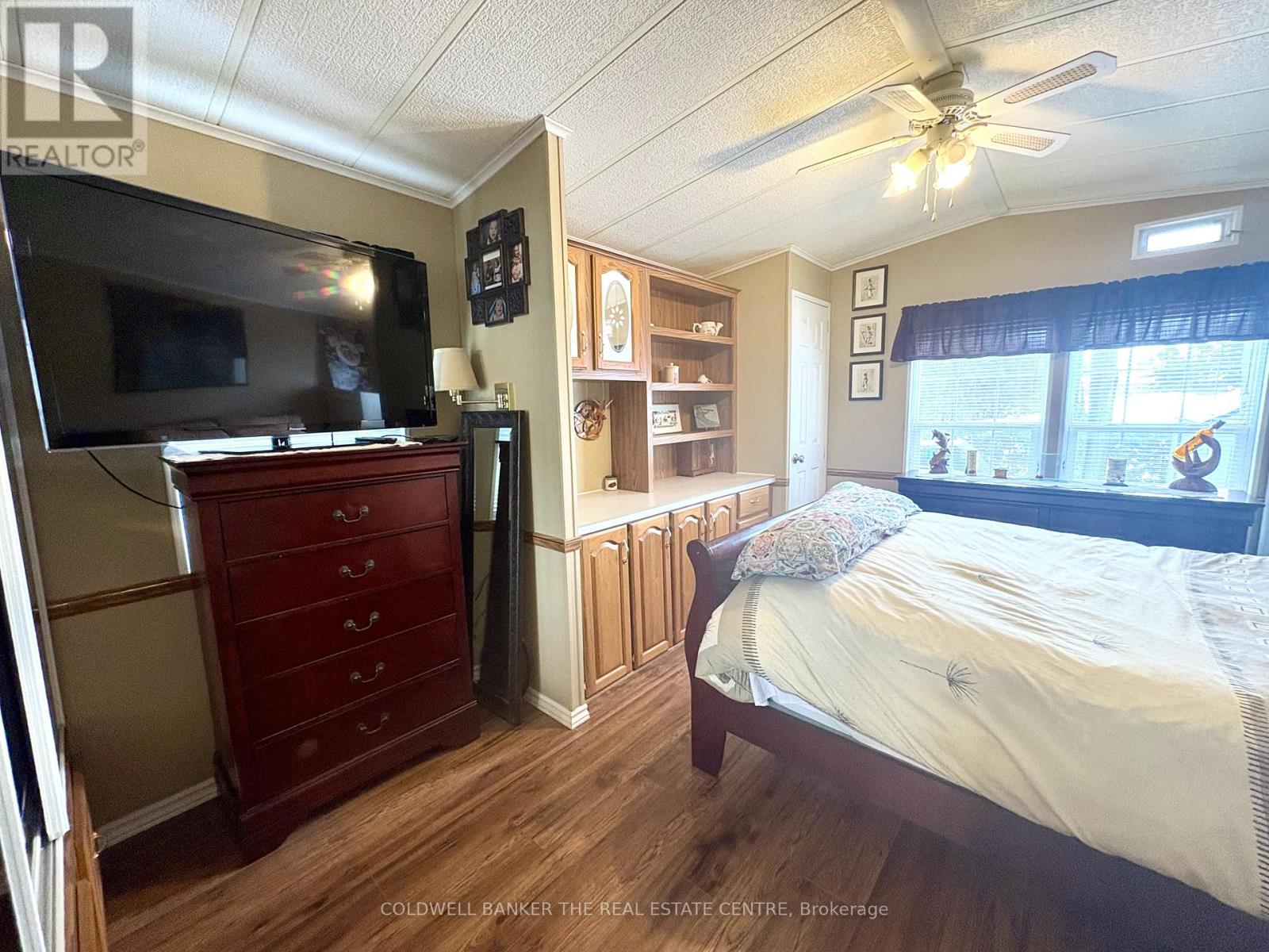 70 Topaz Street, Wasaga Beach, Ontario  L9Z 1X7 - Photo 13 - S12969078