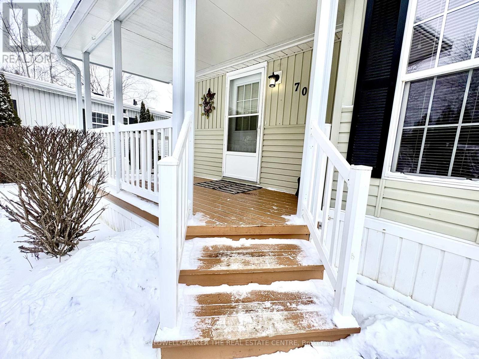 70 Topaz Street, Wasaga Beach, Ontario  L9Z 1X7 - Photo 2 - S12969078