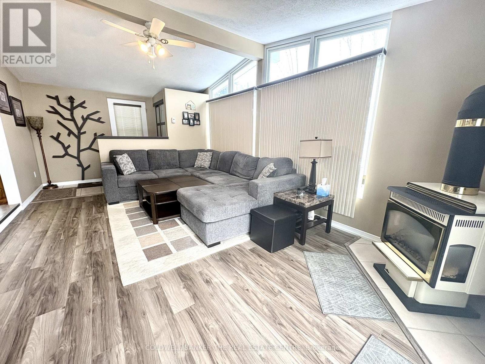 70 Topaz Street, Wasaga Beach, Ontario  L9Z 1X7 - Photo 6 - S12969078