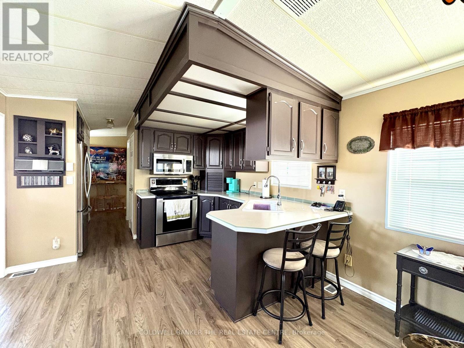 70 Topaz Street, Wasaga Beach, Ontario  L9Z 1X7 - Photo 8 - S12969078