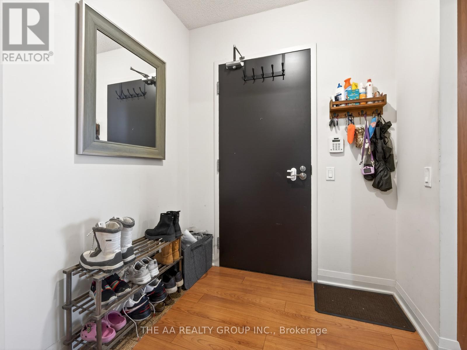 2111 - 5 Valhalla Inn Road, Toronto, Ontario  M9B 0B1 - Photo 2 - W12969018