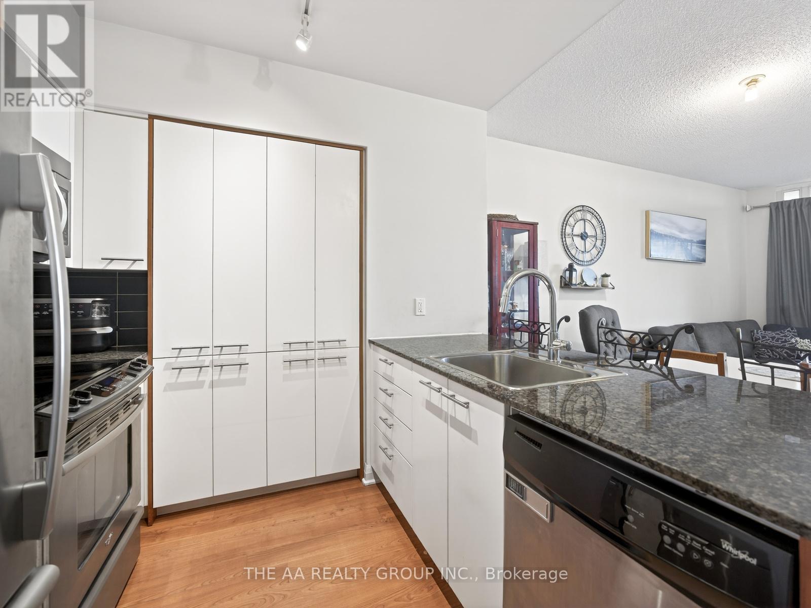 2111 - 5 Valhalla Inn Road, Toronto, Ontario  M9B 0B1 - Photo 5 - W12969018