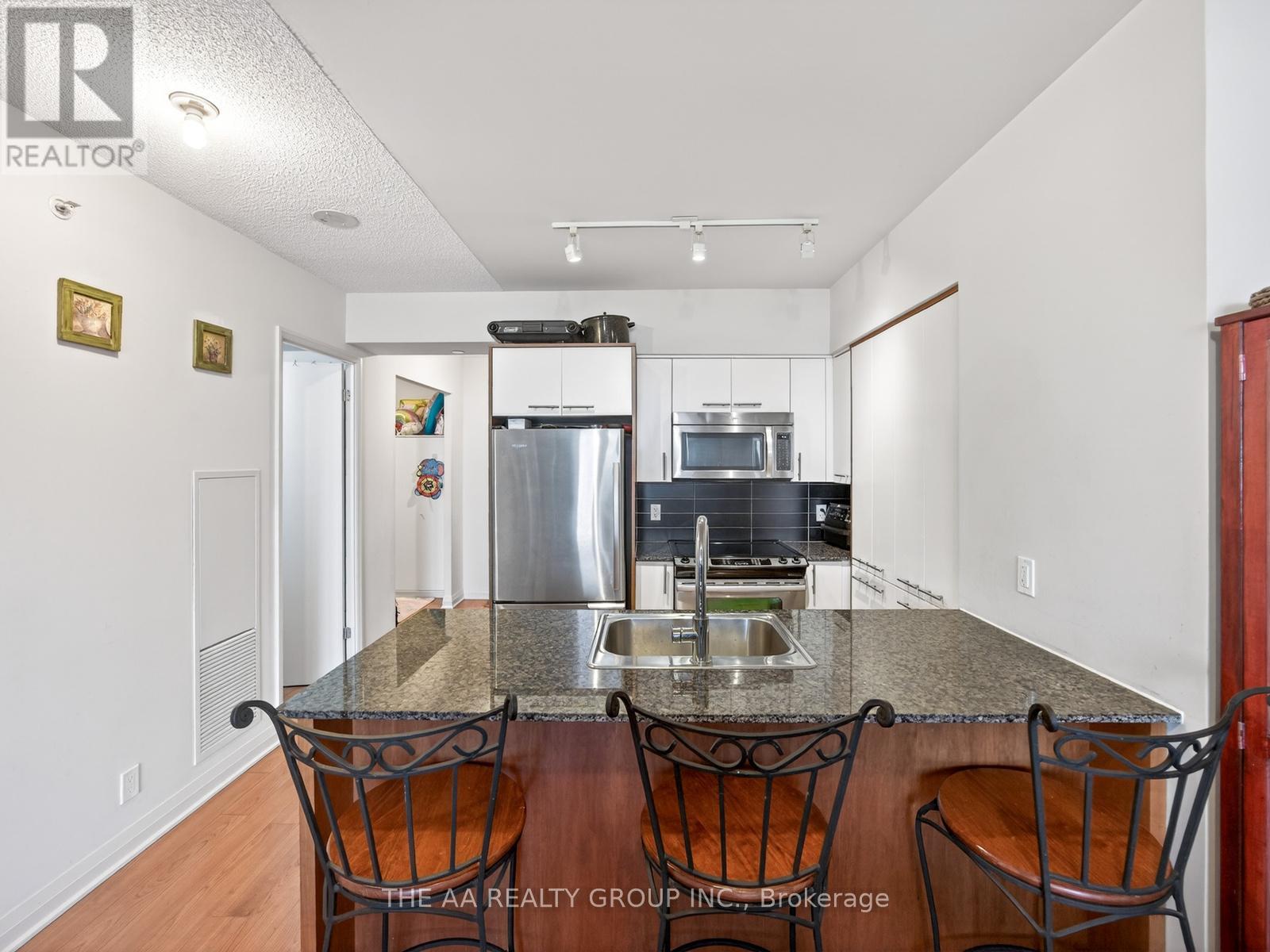 2111 - 5 Valhalla Inn Road, Toronto, Ontario  M9B 0B1 - Photo 7 - W12969018