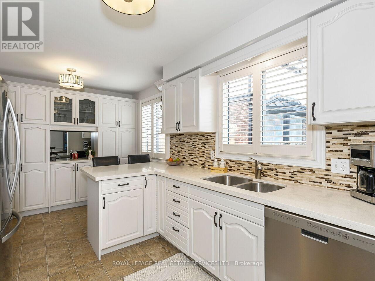 284 Ridge Drive, Milton (Om Old Milton), Ontario  L9T 1X3 - Photo 15 - W12969048