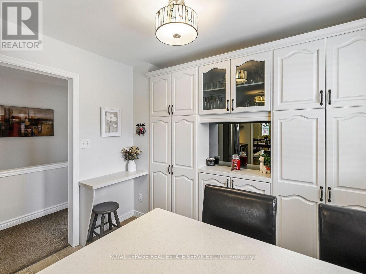 284 Ridge Drive, Milton (Om Old Milton), Ontario  L9T 1X3 - Photo 17 - W12969048