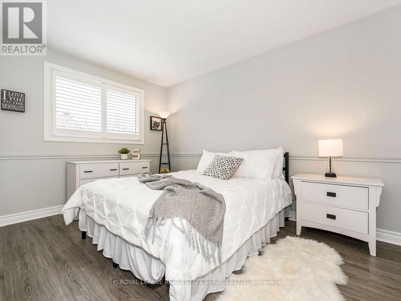 284 Ridge Drive, Milton (Om Old Milton), Ontario  L9T 1X3 - Photo 18 - W12969048