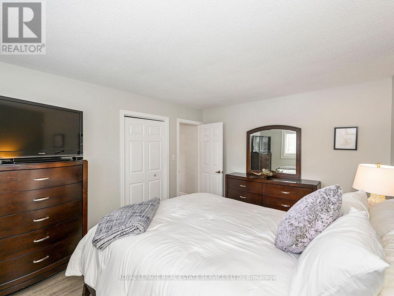 284 Ridge Drive, Milton (Om Old Milton), Ontario  L9T 1X3 - Photo 22 - W12969048