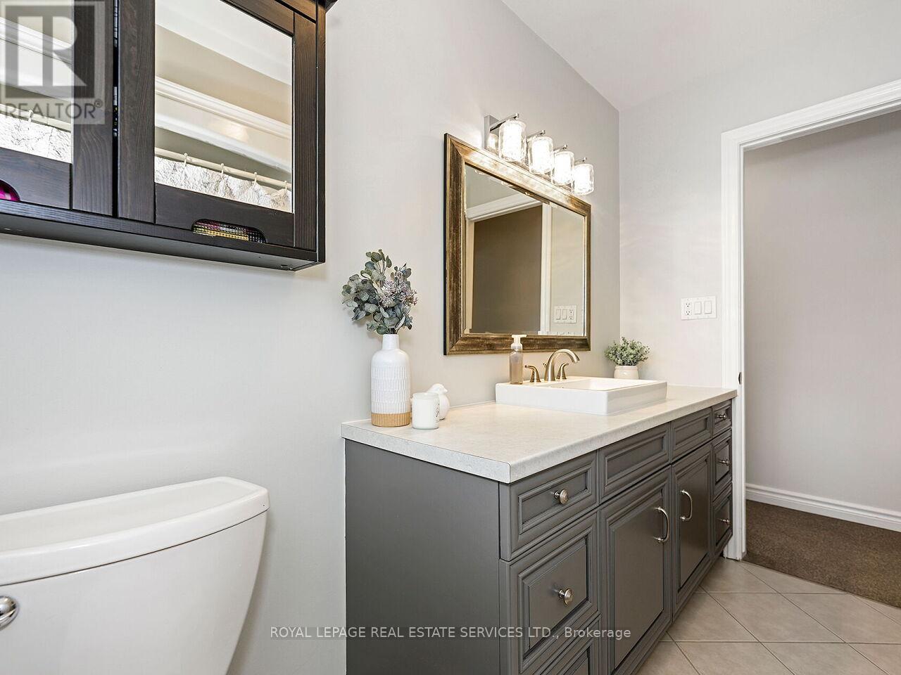 284 Ridge Drive, Milton (Om Old Milton), Ontario  L9T 1X3 - Photo 23 - W12969048