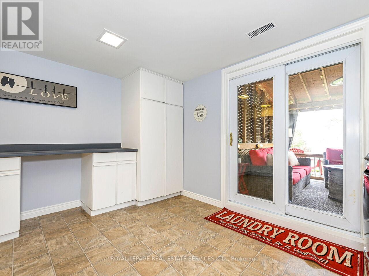 284 Ridge Drive, Milton (Om Old Milton), Ontario  L9T 1X3 - Photo 32 - W12969048