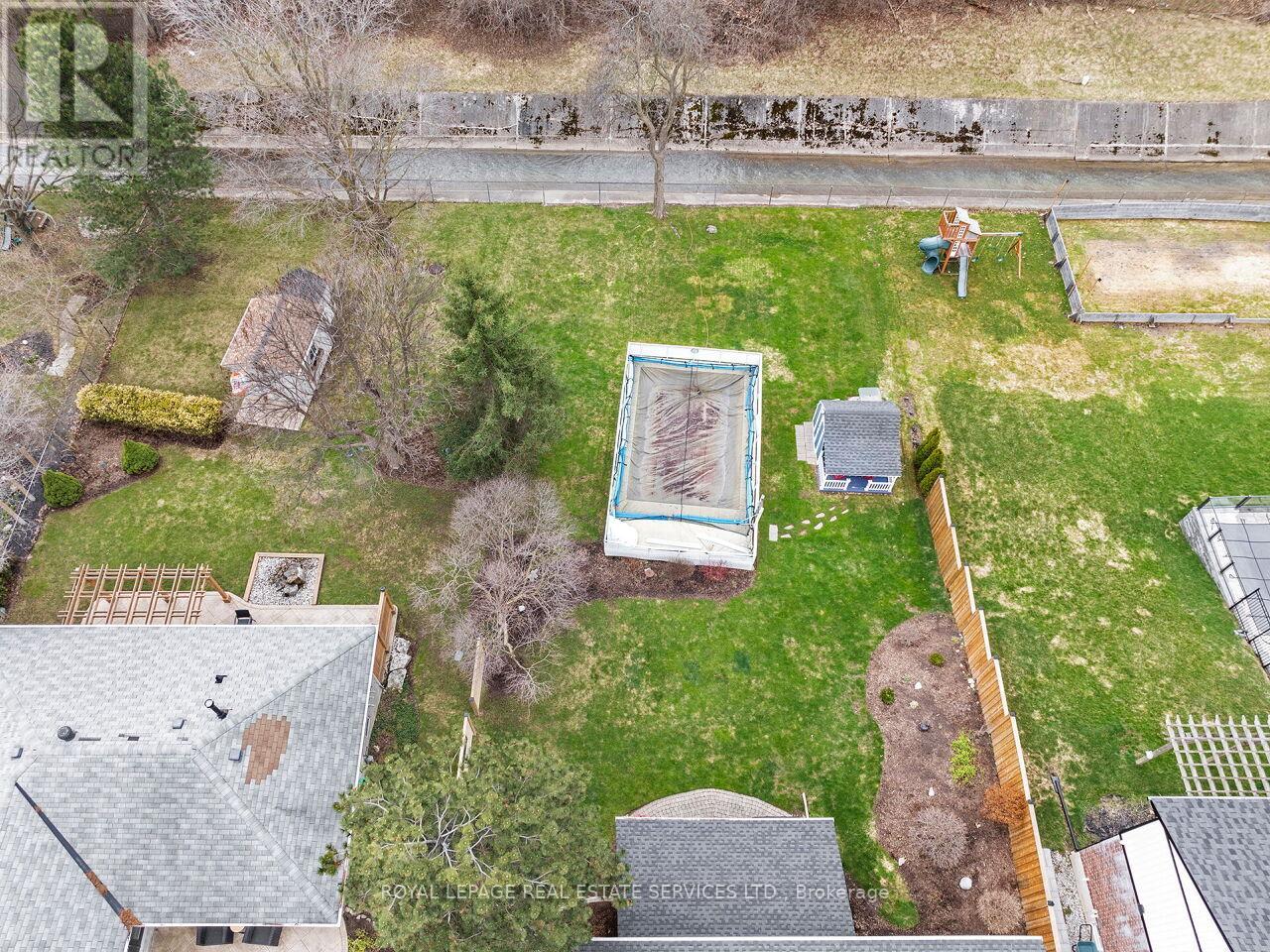 284 Ridge Drive, Milton (Om Old Milton), Ontario  L9T 1X3 - Photo 44 - W12969048