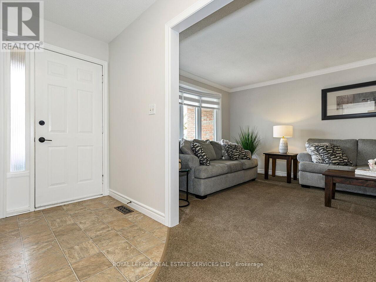 284 Ridge Drive, Milton (Om Old Milton), Ontario  L9T 1X3 - Photo 5 - W12969048