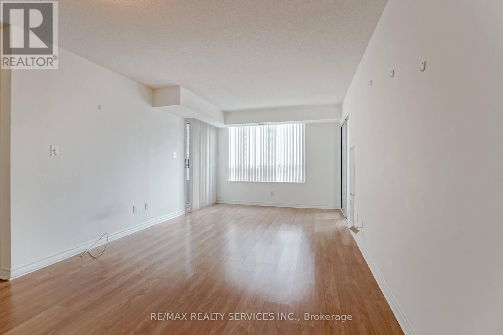 1710 - 335 Rathburn Road W, Mississauga, Ontario  L5B 0C8 - Photo 12 - W12969054