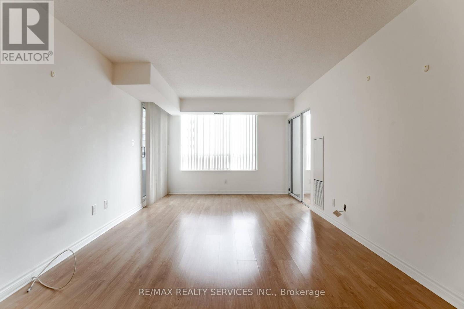 1710 - 335 Rathburn Road W, Mississauga, Ontario  L5B 0C8 - Photo 13 - W12969054