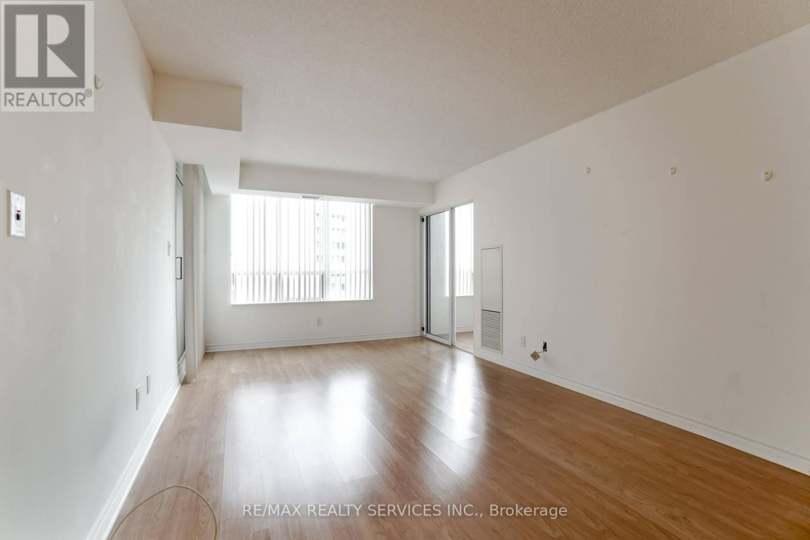 1710 - 335 Rathburn Road W, Mississauga, Ontario  L5B 0C8 - Photo 14 - W12969054