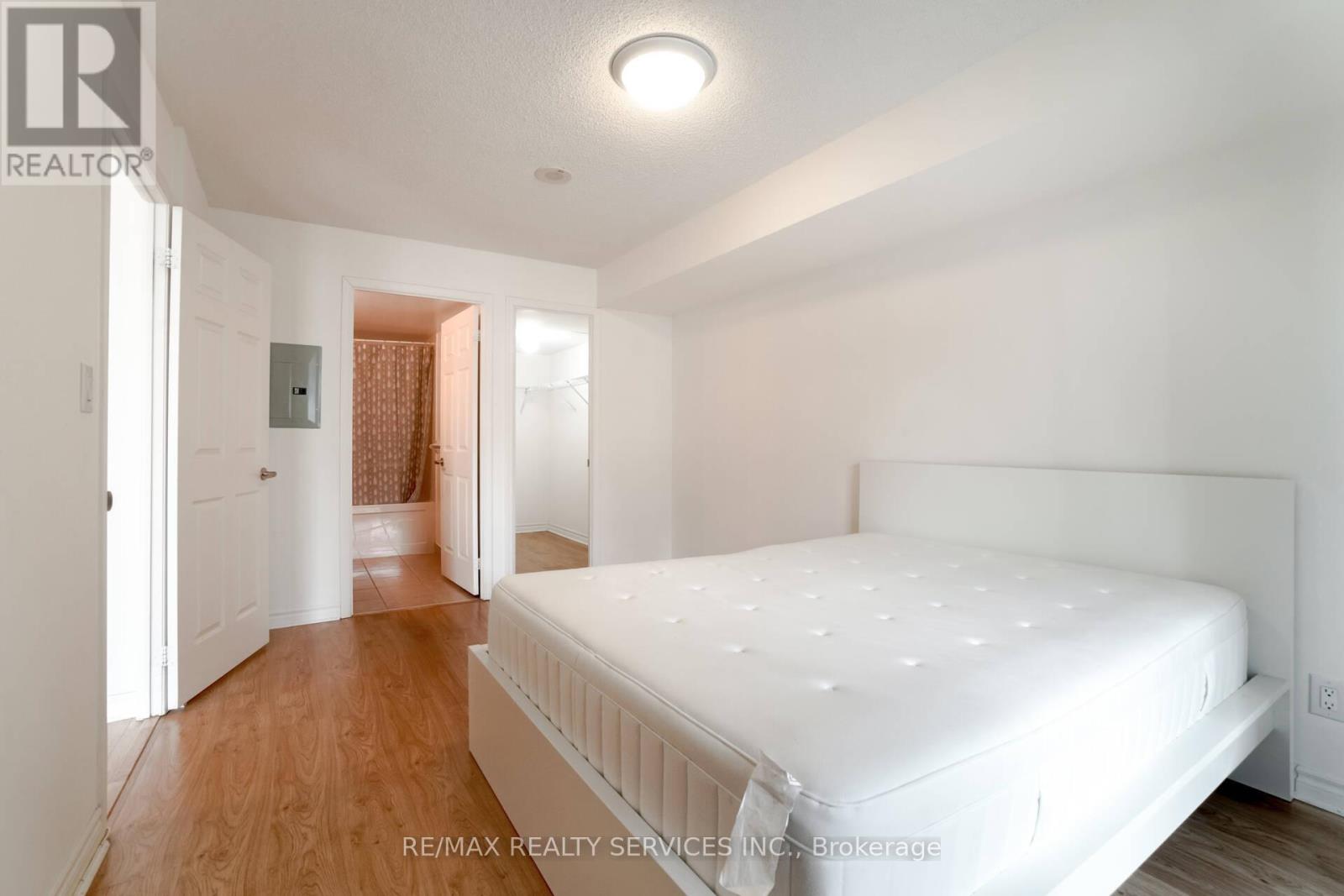 1710 - 335 Rathburn Road W, Mississauga, Ontario  L5B 0C8 - Photo 20 - W12969054