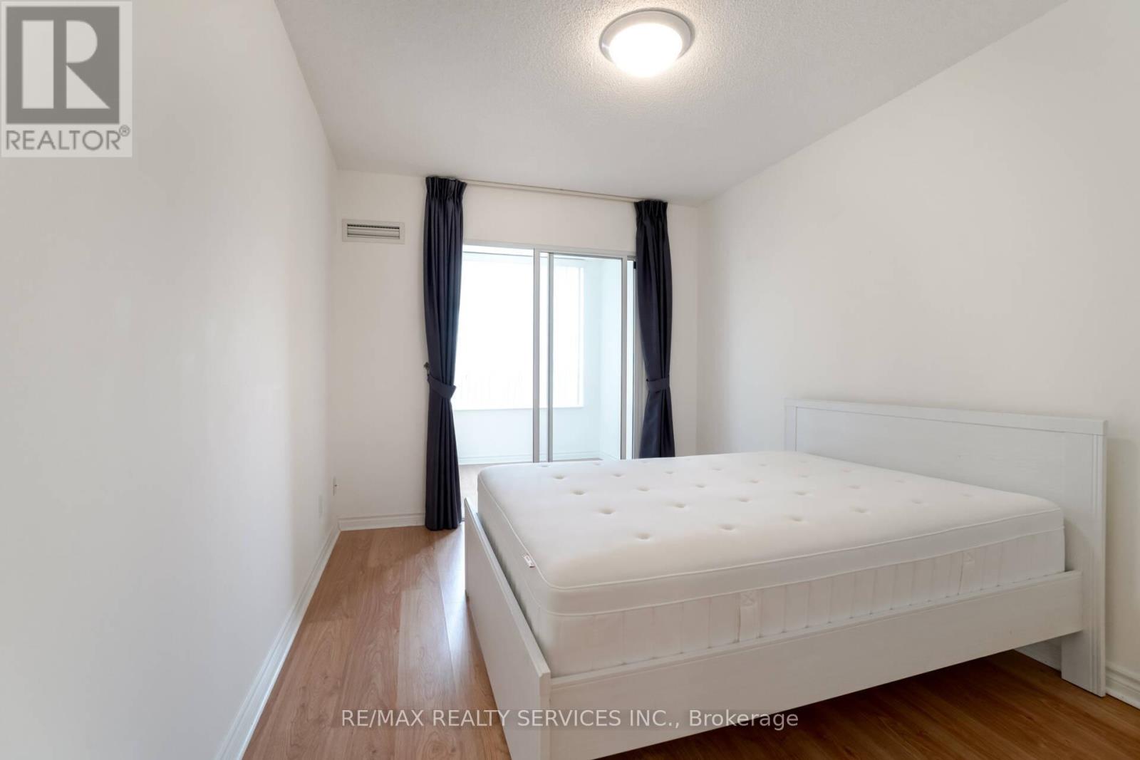 1710 - 335 Rathburn Road W, Mississauga, Ontario  L5B 0C8 - Photo 23 - W12969054