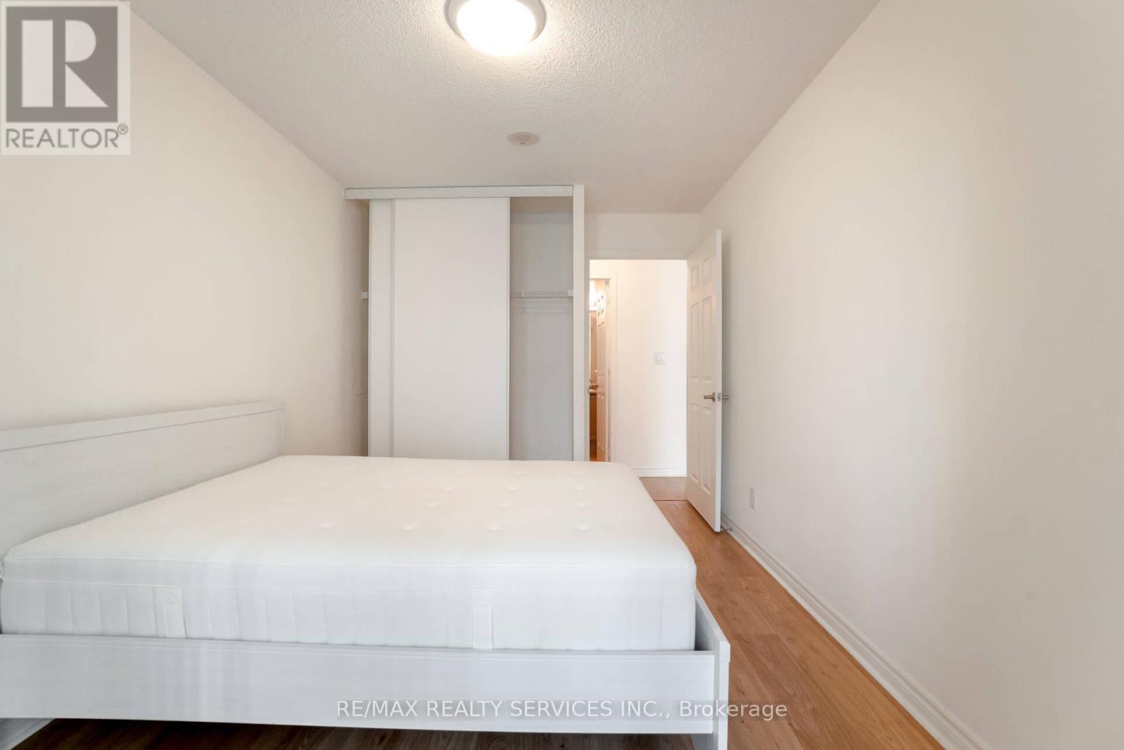 1710 - 335 Rathburn Road W, Mississauga, Ontario  L5B 0C8 - Photo 24 - W12969054