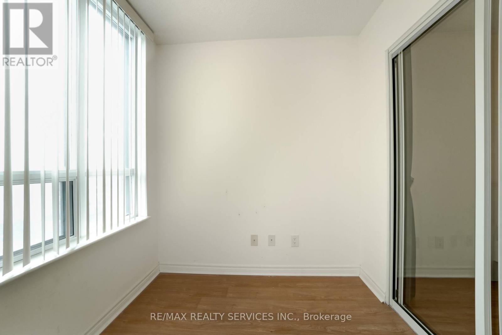 1710 - 335 Rathburn Road W, Mississauga, Ontario  L5B 0C8 - Photo 25 - W12969054