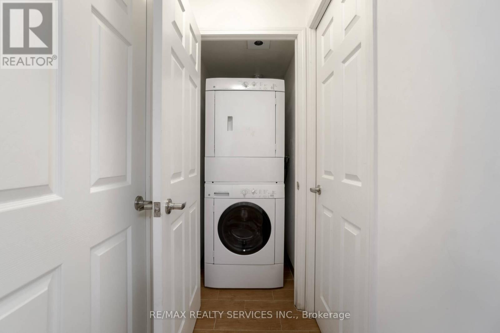 1710 - 335 Rathburn Road W, Mississauga, Ontario  L5B 0C8 - Photo 27 - W12969054