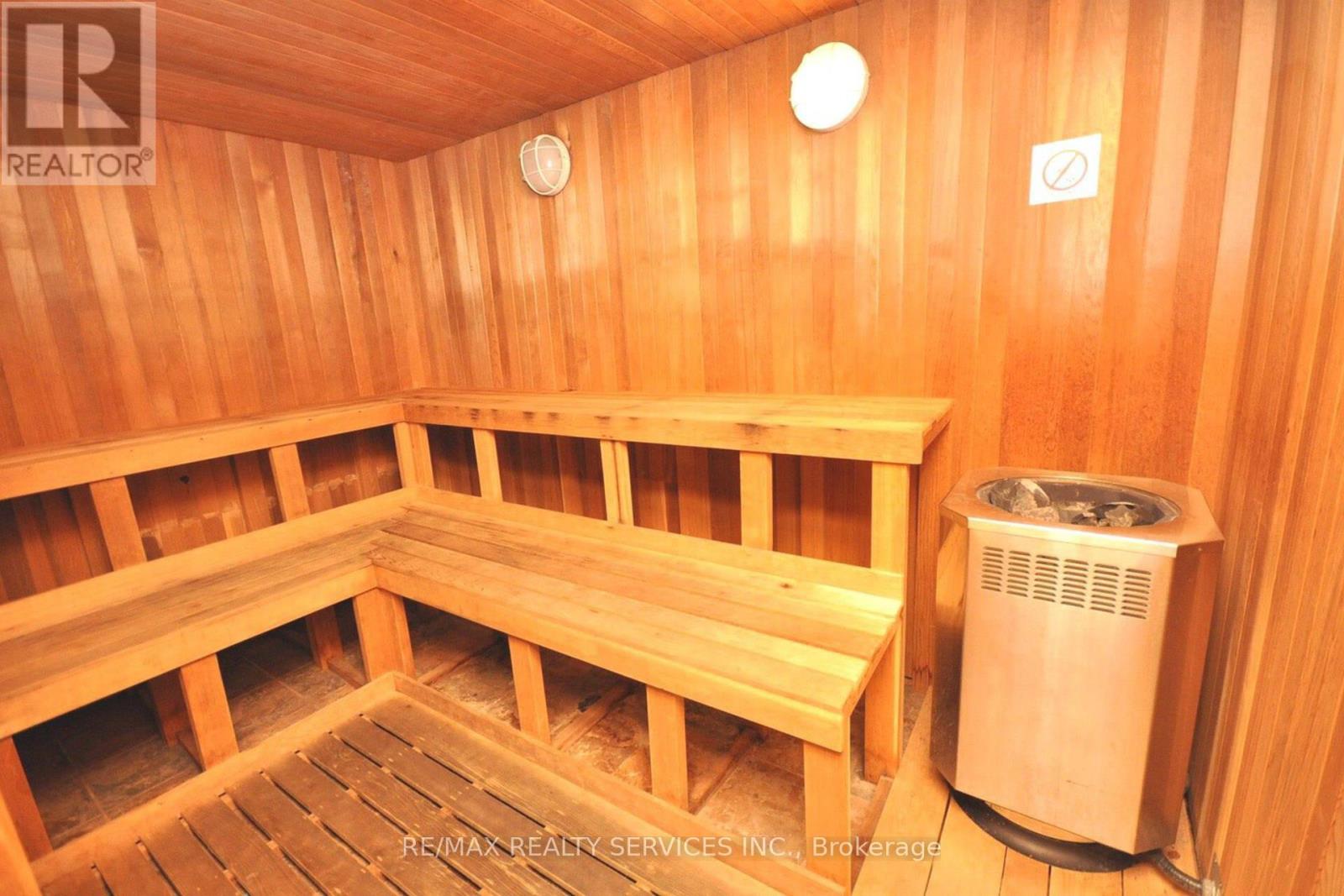 1710 - 335 Rathburn Road W, Mississauga, Ontario  L5B 0C8 - Photo 34 - W12969054