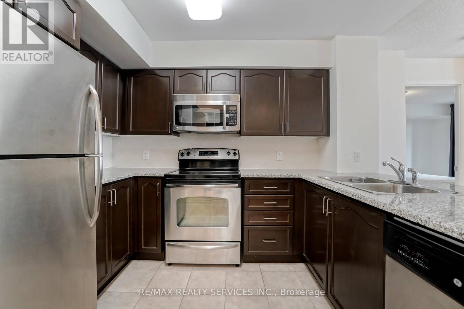 1710 - 335 Rathburn Road W, Mississauga, Ontario  L5B 0C8 - Photo 8 - W12969054