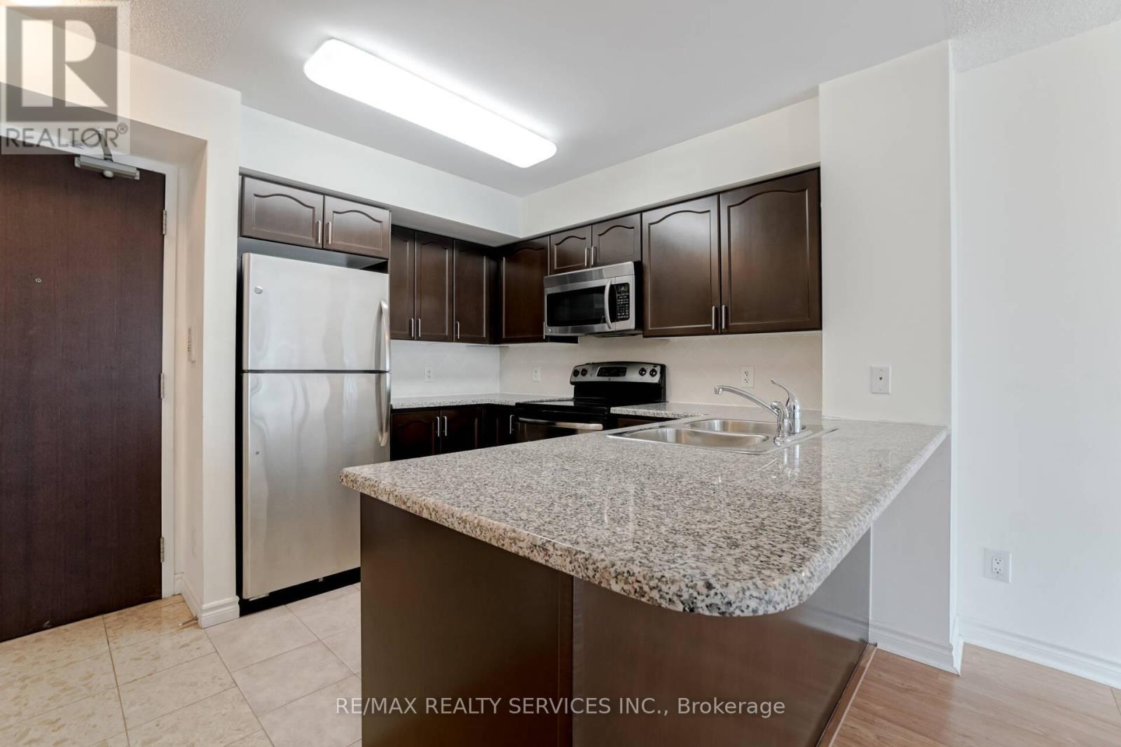 1710 - 335 Rathburn Road W, Mississauga, Ontario  L5B 0C8 - Photo 9 - W12969054