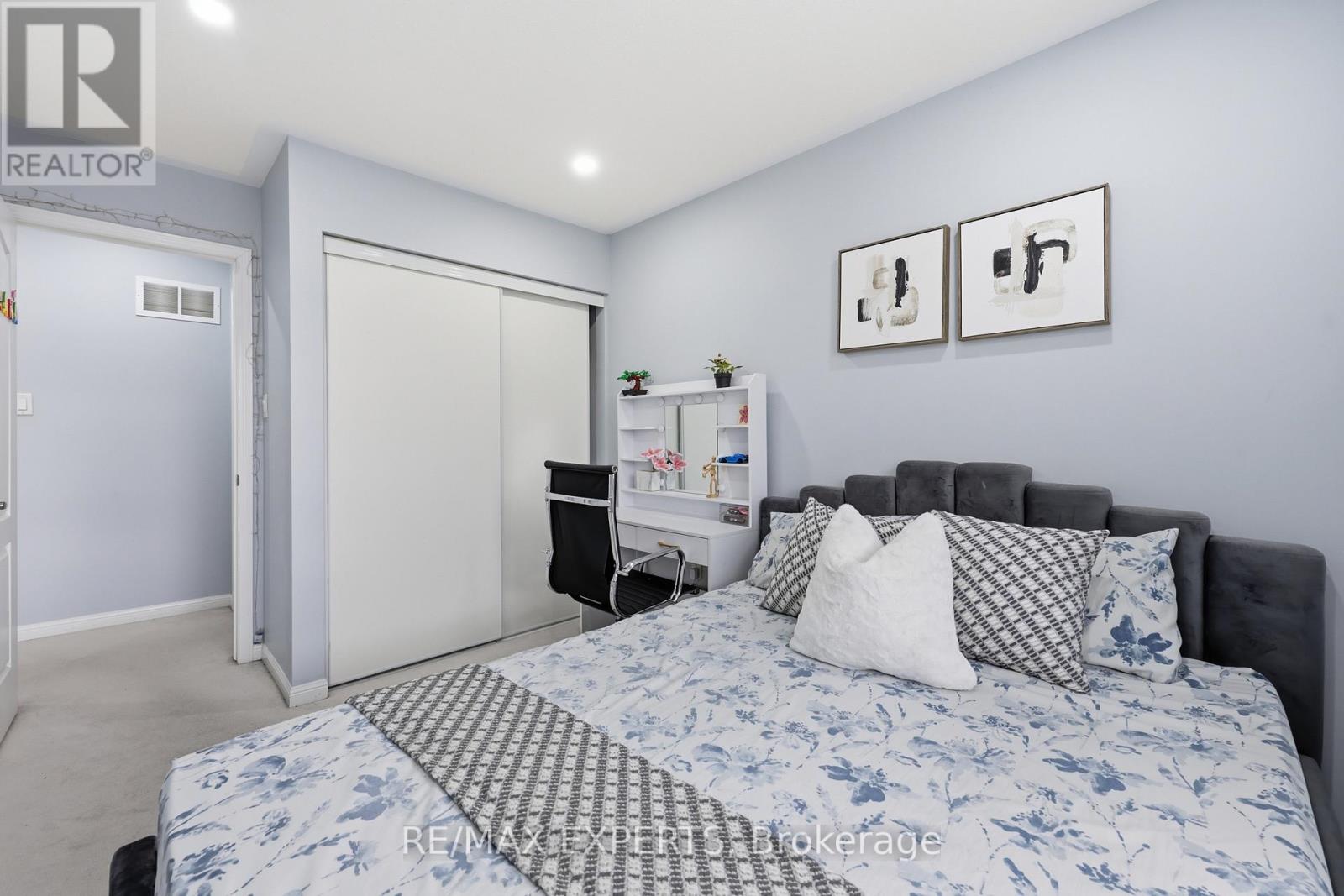 926 Thompson Road S, Milton, Ontario  L9T 0L7 - Photo 16 - W12969076