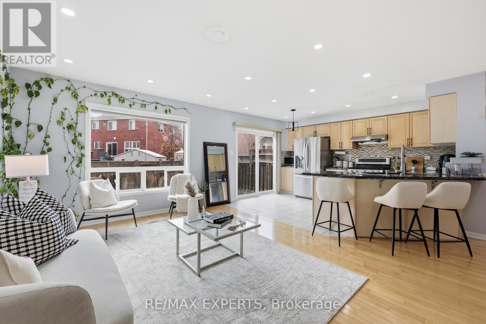 926 Thompson Road S, Milton, Ontario  L9T 0L7 - Photo 4 - W12969076