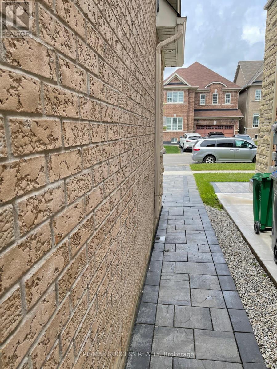 3 Aries Street, Brampton, Ontario  L6Y 5Z2 - Photo 2 - W12969084