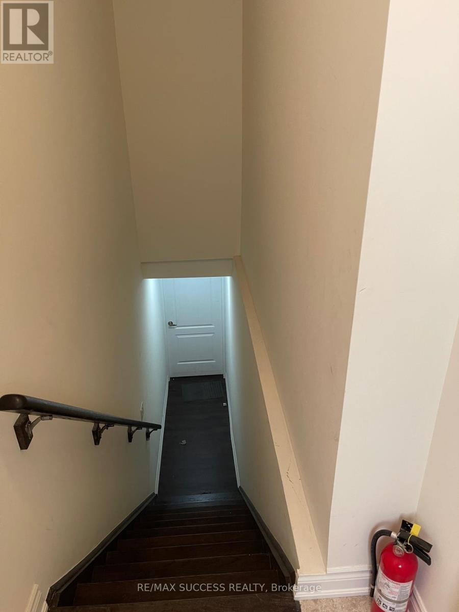 3 Aries Street, Brampton, Ontario  L6Y 5Z2 - Photo 4 - W12969084