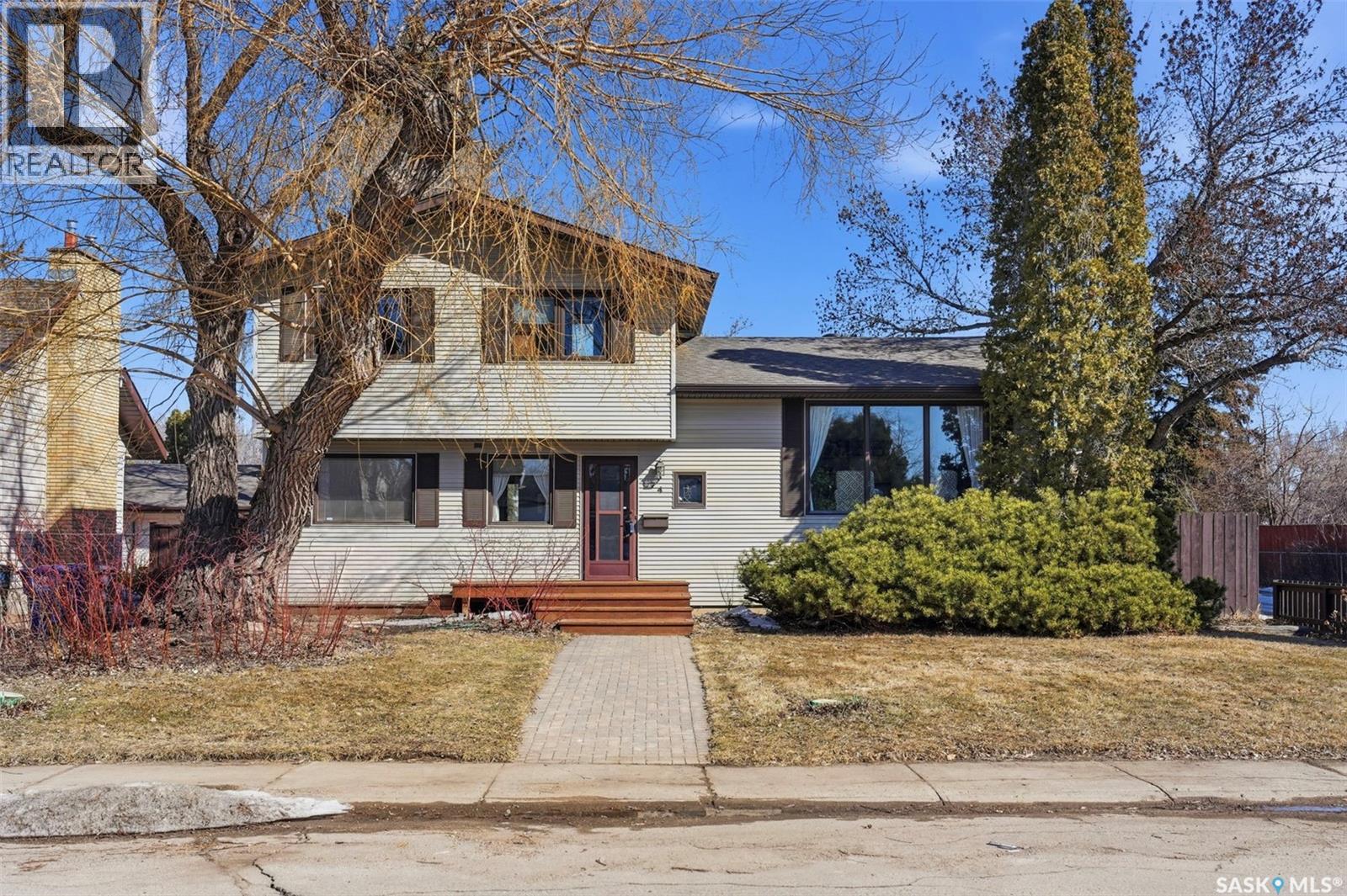 74 Harvard CRESCENT, Saskatoon, Saskatchewan