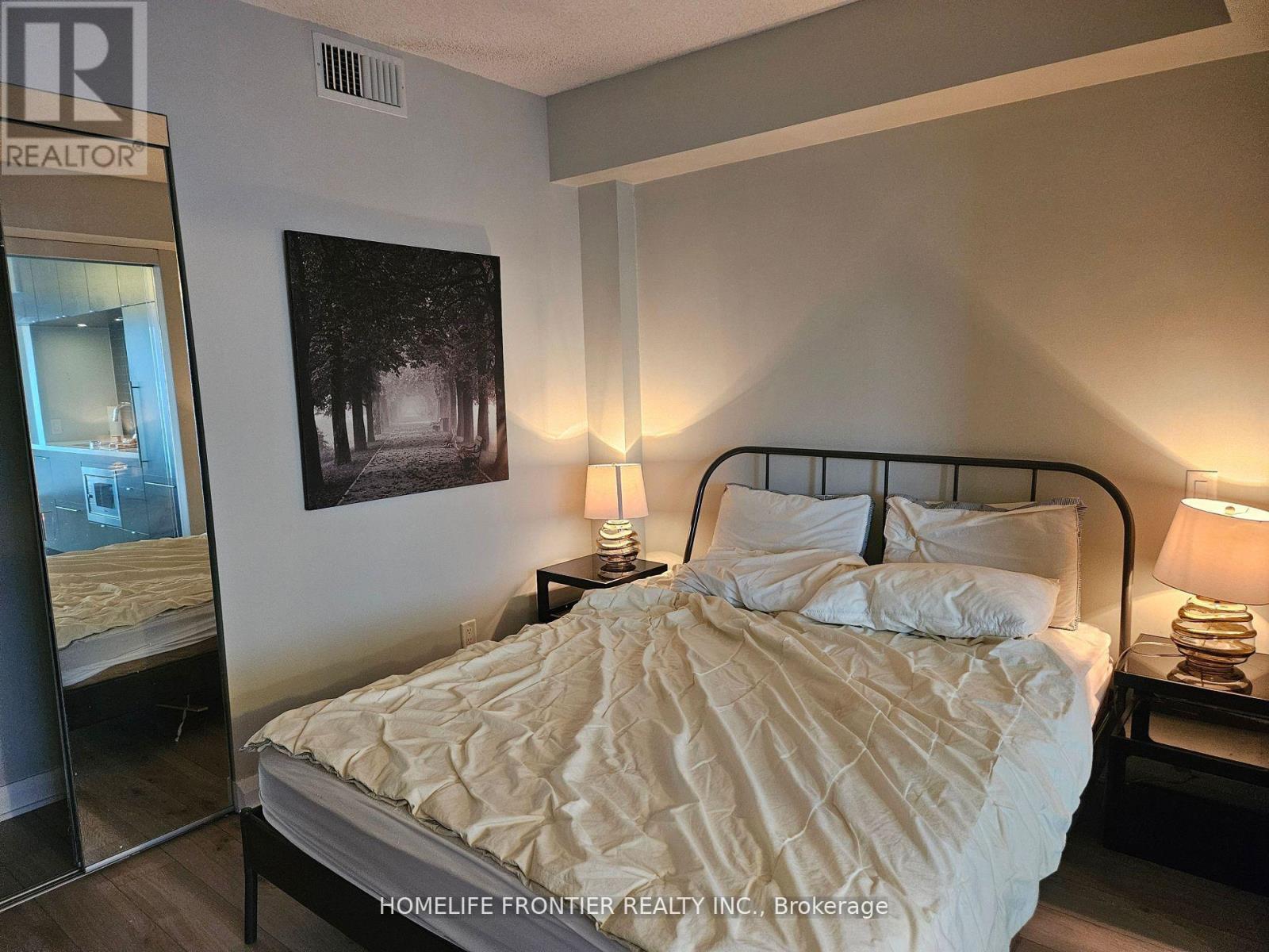 1812 - 155 Yorkville Avenue, Toronto, Ontario  M5R 0B4 - Photo 4 - C12771104