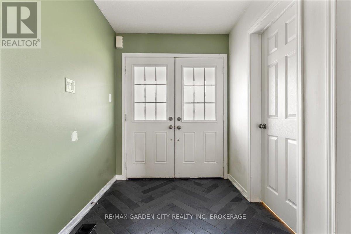 8648 Dogwood Crescent, Niagara Falls, Ontario  L2H 0K9 - Photo 5 - X12969172