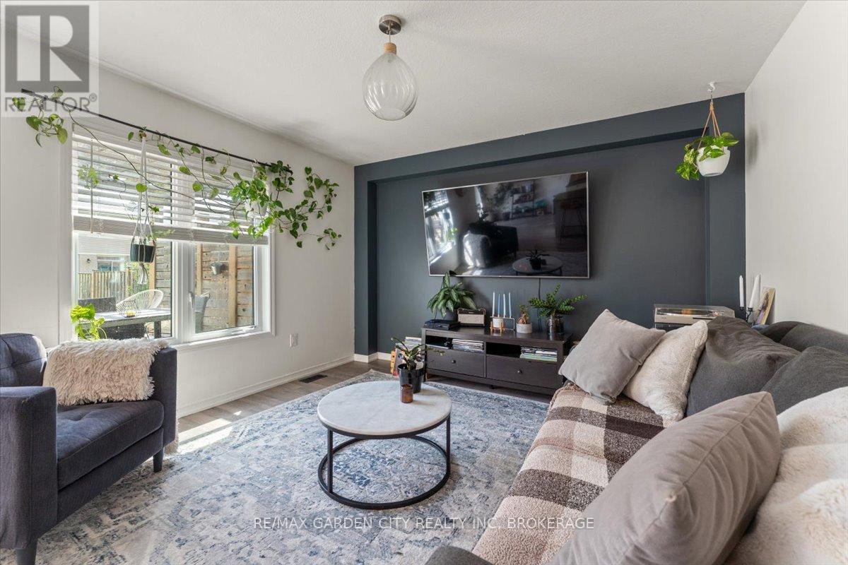 8648 Dogwood Crescent, Niagara Falls, Ontario  L2H 0K9 - Photo 6 - X12969172