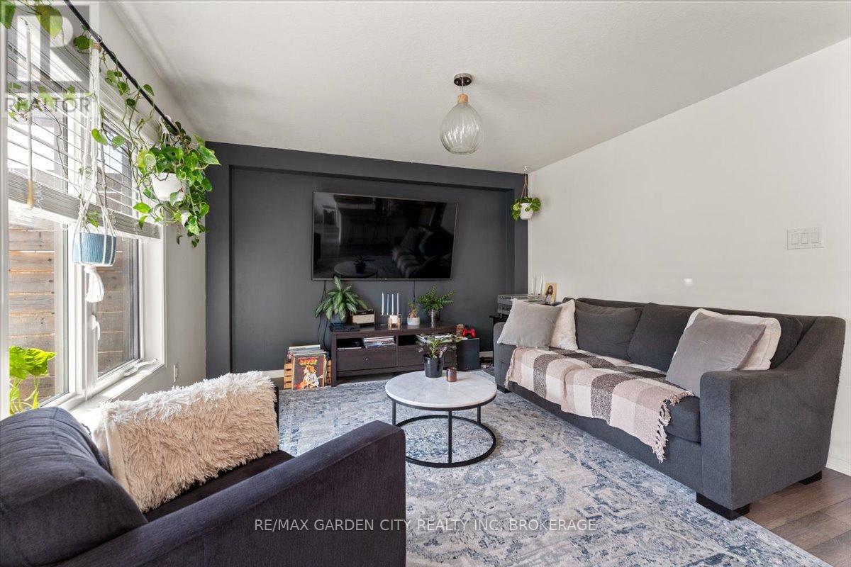 8648 Dogwood Crescent, Niagara Falls, Ontario  L2H 0K9 - Photo 7 - X12969172