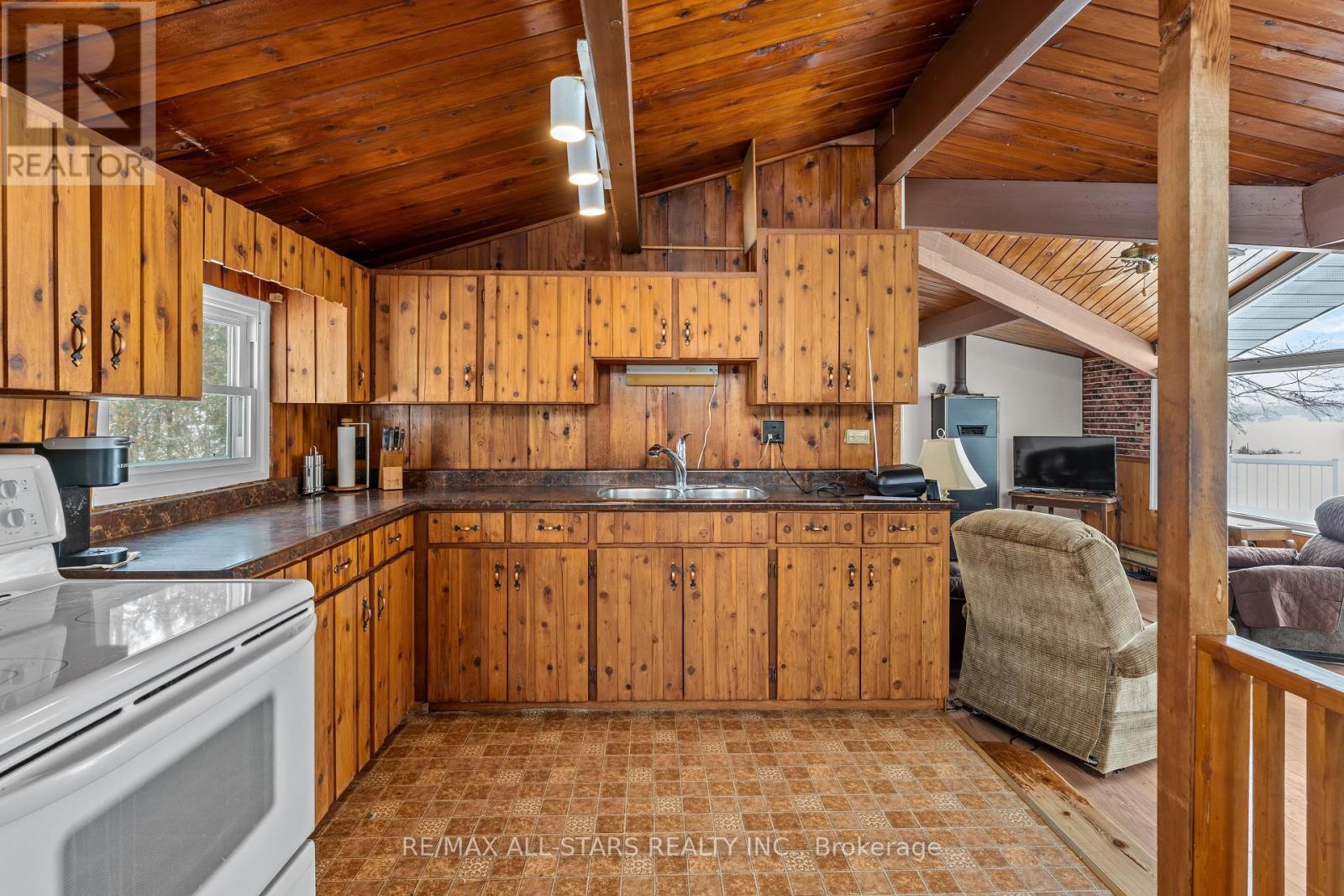 1 Beatrice Drive, Kawartha Lakes, Ontario  K0M 1N0 - Photo 8 - X12771044